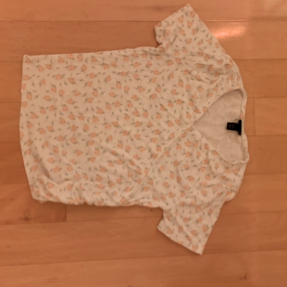 Whit with pink flowers shirt with knit detail on the side